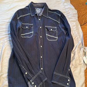 Almost new shirt. Worn less than five times.